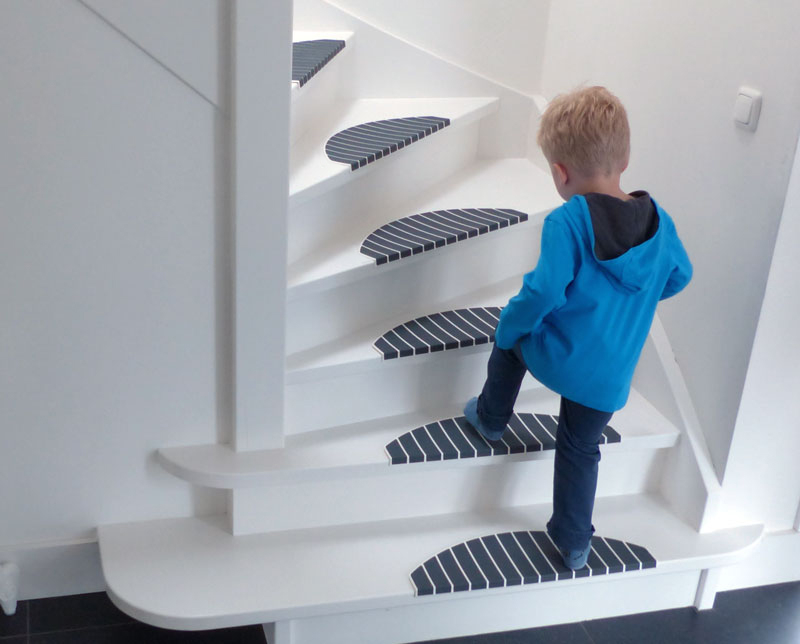 Omdat Zoekmachinemarketing gedragen voordelen van kunststof trapmatten en trapmaantjes - Micostep-trapbekleding